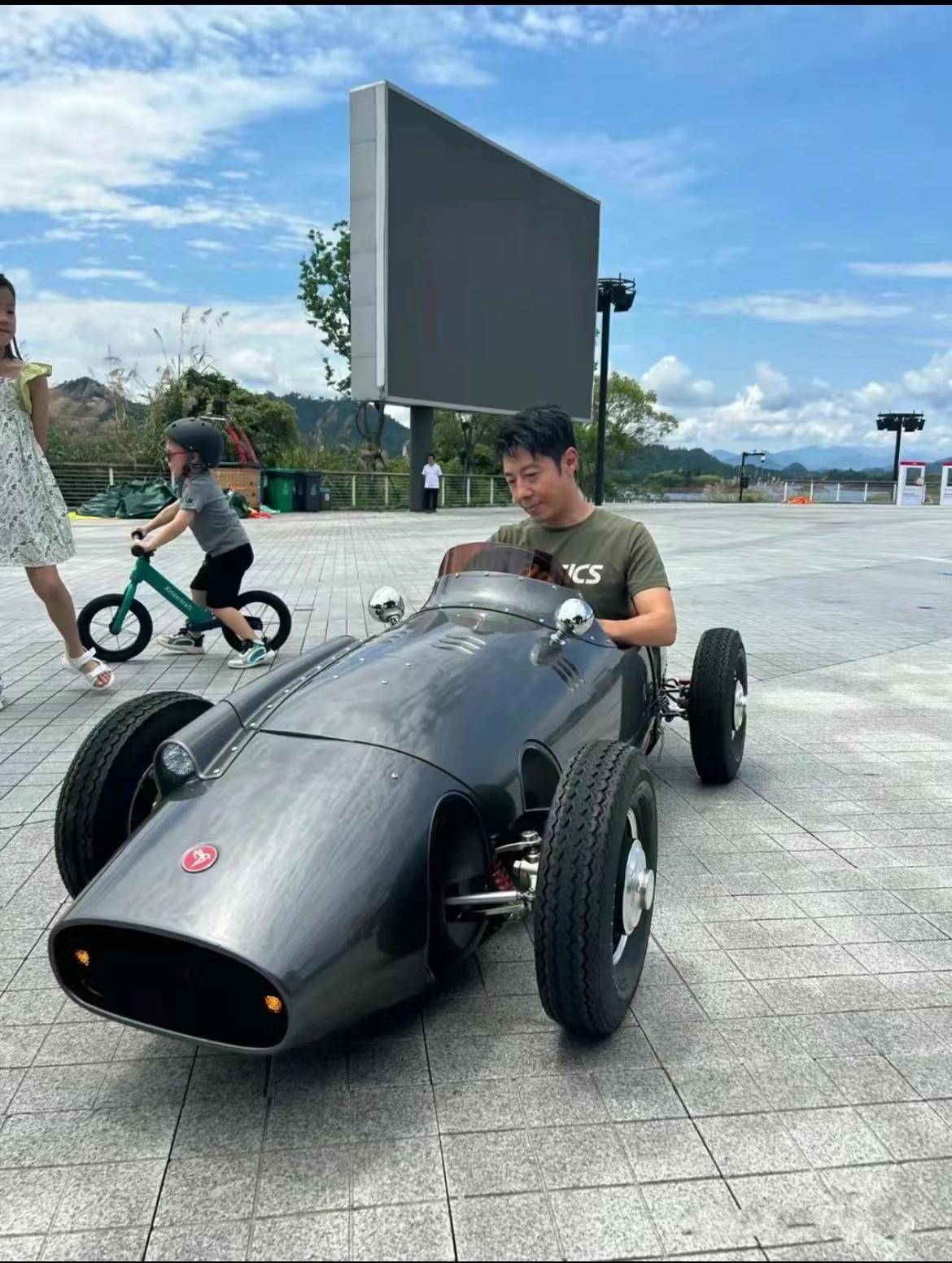 房车千岛湖露营；网友：像卡车一样带劲冰球突破豪华版撒贝宁一家四口开豪华(图5)