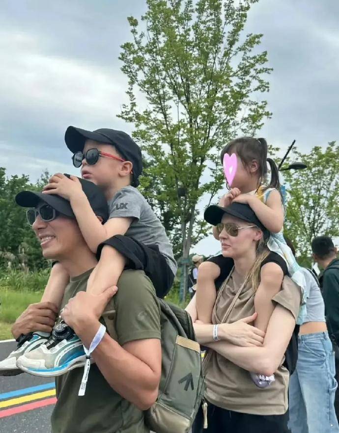 房车千岛湖露营;网友:像卡车一样带劲冰球突破豪华版撒贝宁一家四口开豪华(图10) 房车千岛湖露营;网友:像卡车一样带劲冰球突破豪华版撒贝宁一家四口开豪华(图10)